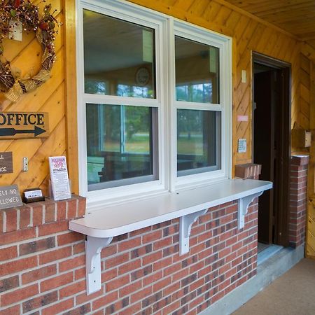 Sullivan Trail Inn & Suites Pocono Lake Екстер'єр фото