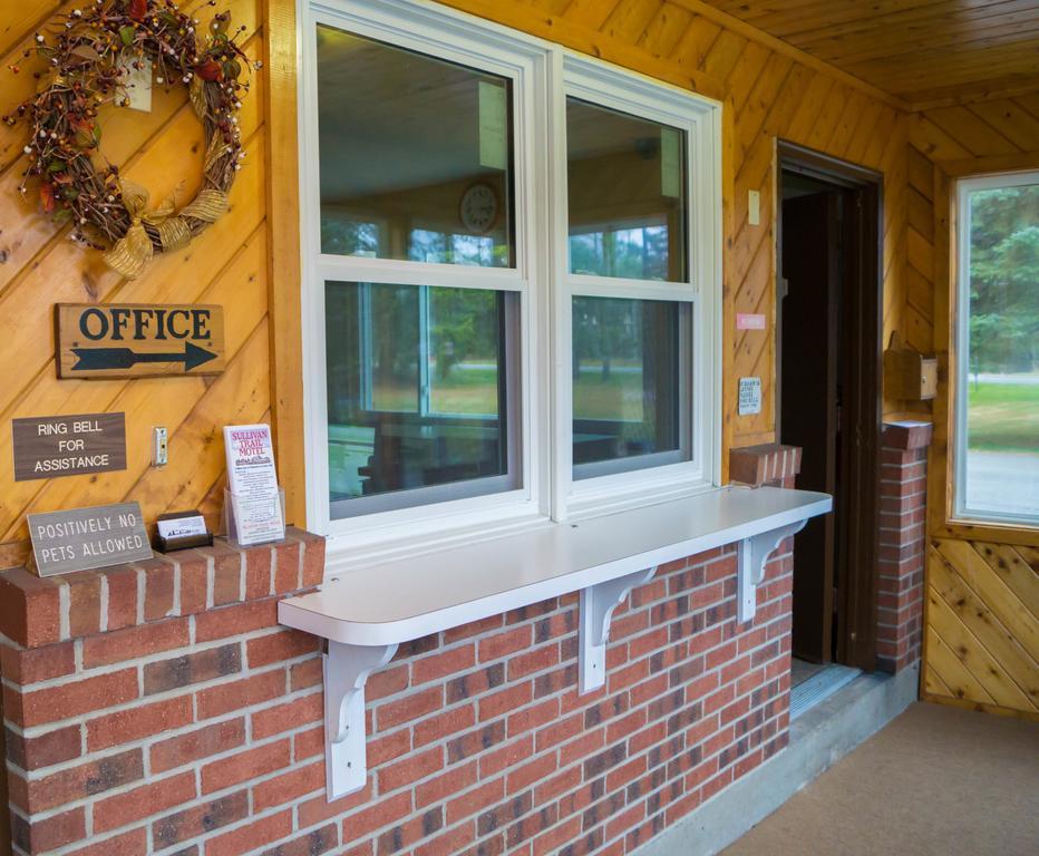 Sullivan Trail Inn & Suites Pocono Lake Екстер'єр фото