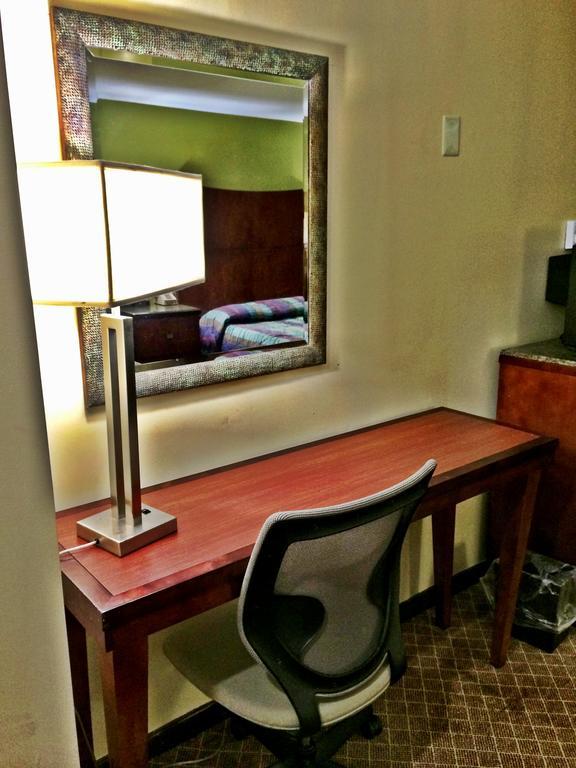 Sullivan Trail Inn & Suites Pocono Lake Екстер'єр фото