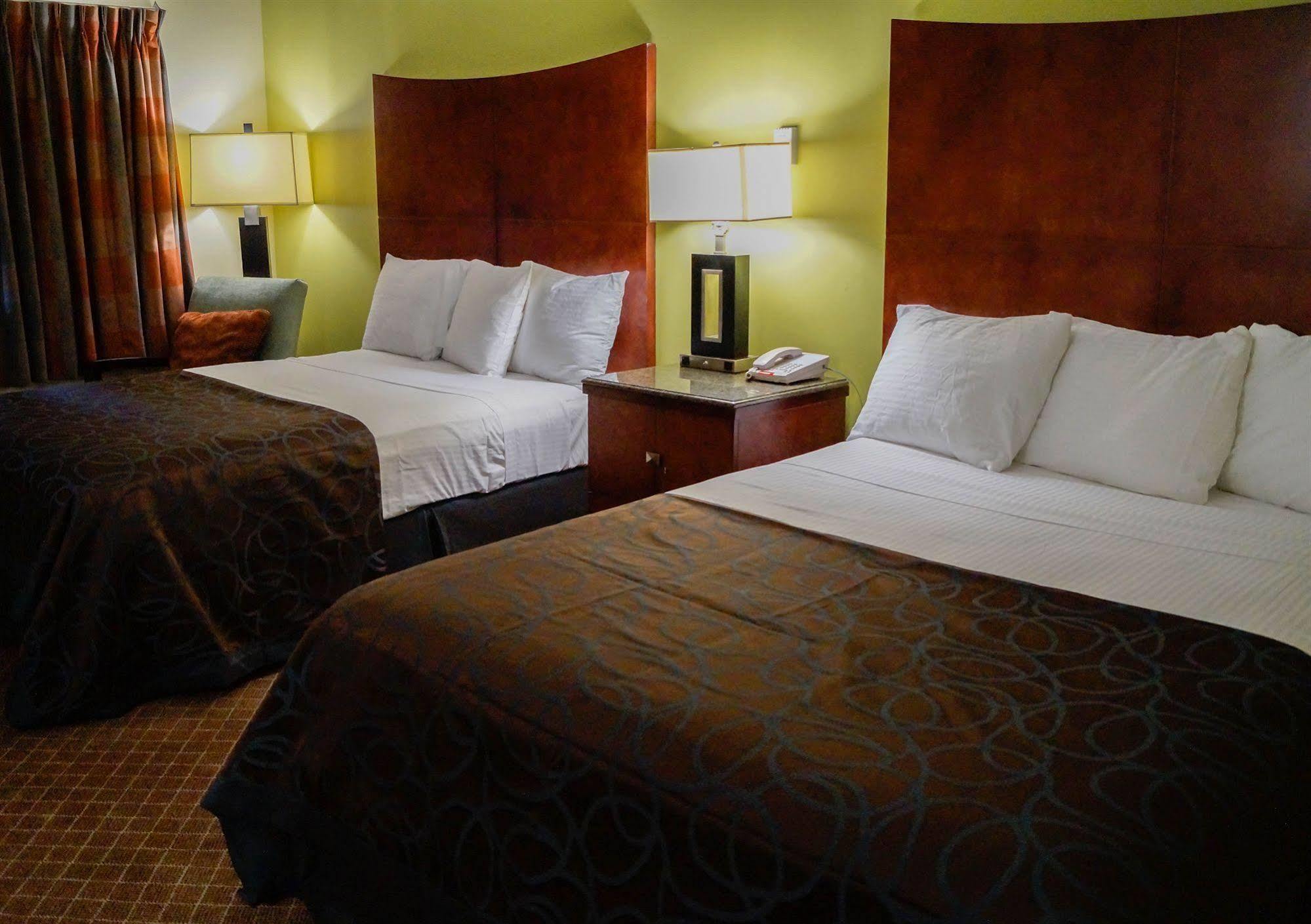 Sullivan Trail Inn & Suites Pocono Lake Екстер'єр фото
