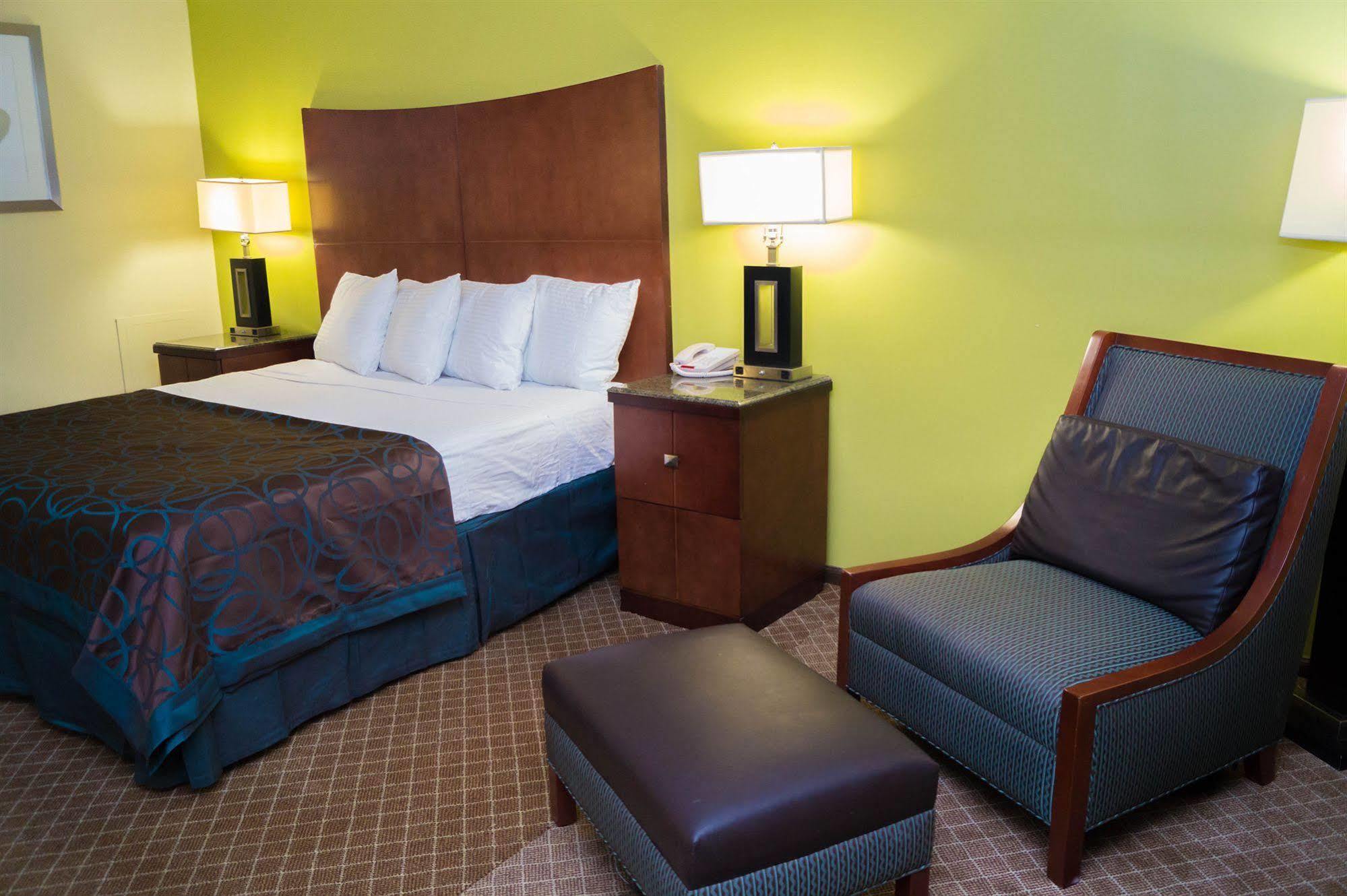 Sullivan Trail Inn & Suites Pocono Lake Екстер'єр фото