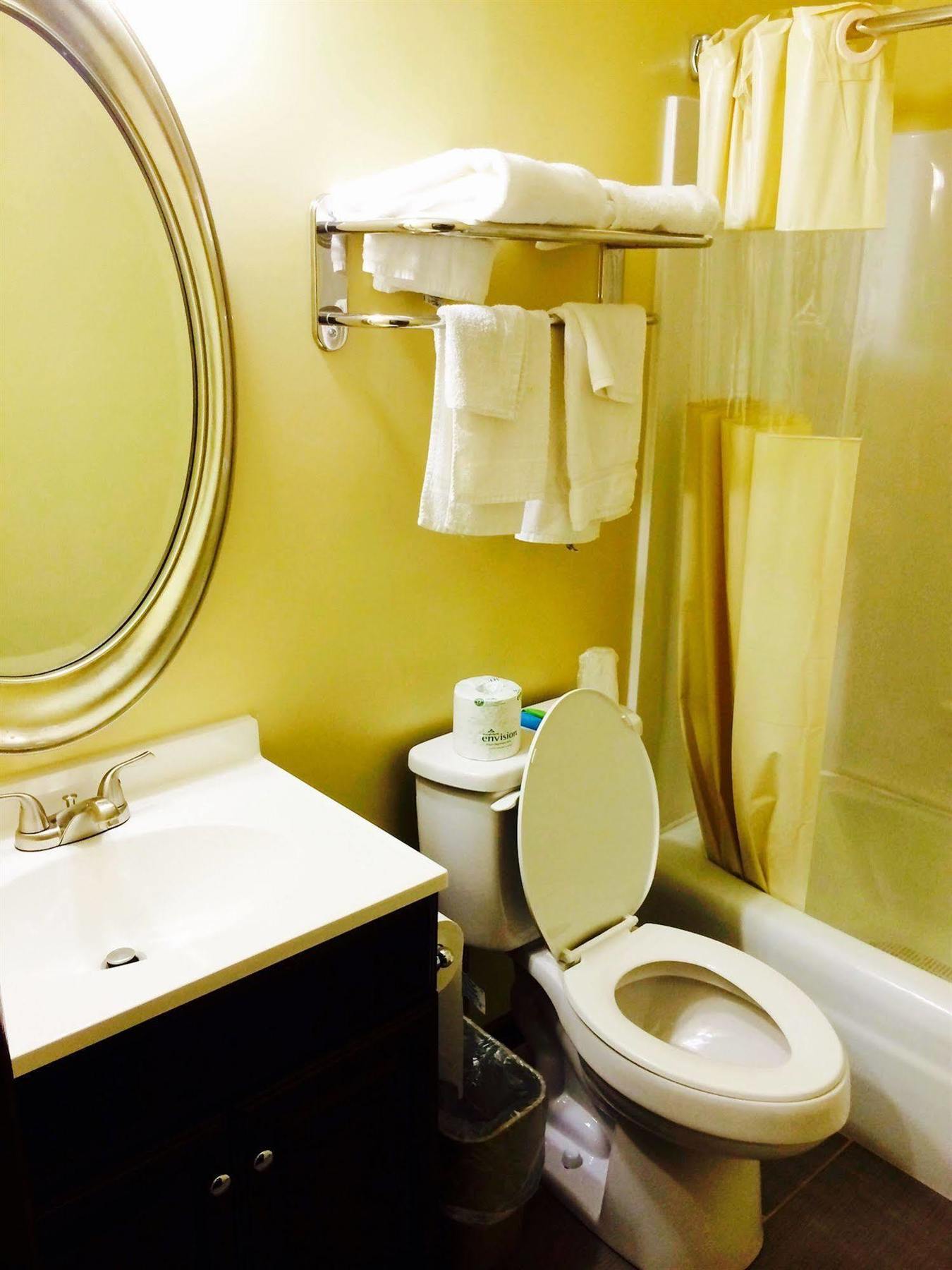 Sullivan Trail Inn & Suites Pocono Lake Екстер'єр фото