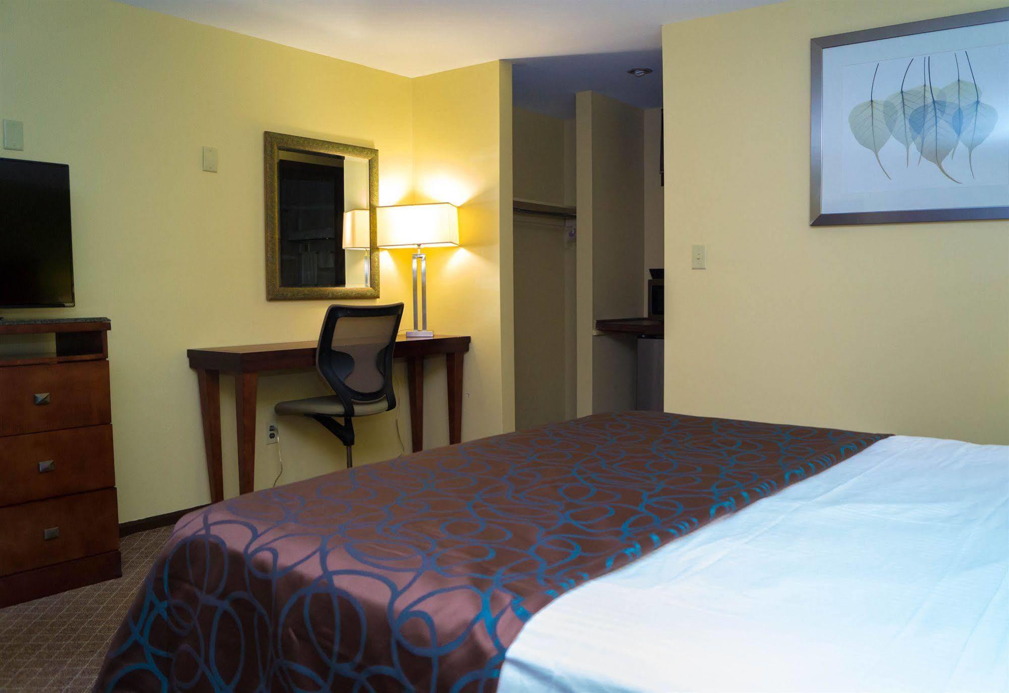 Sullivan Trail Inn & Suites Pocono Lake Екстер'єр фото