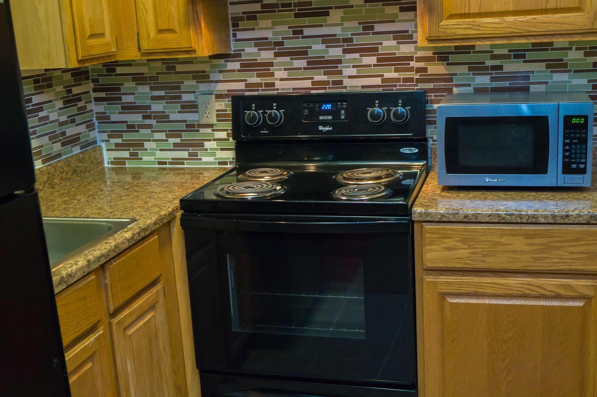 Sullivan Trail Inn & Suites Pocono Lake Екстер'єр фото