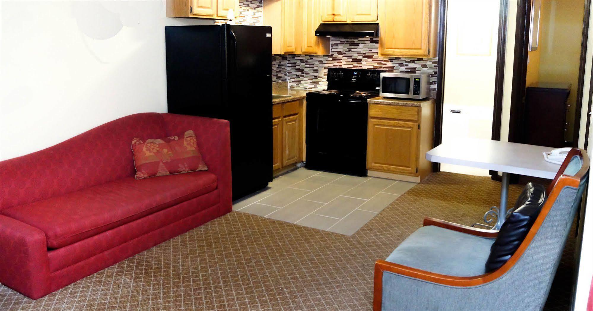 Sullivan Trail Inn & Suites Pocono Lake Екстер'єр фото