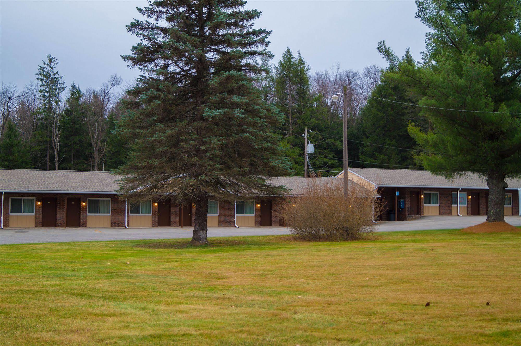 Sullivan Trail Inn & Suites Pocono Lake Екстер'єр фото
